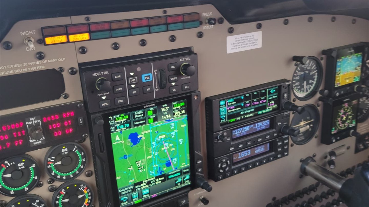 N956CR O2 TOGA TC RH PANEL